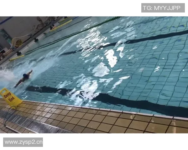 蝶泳技巧全面解析 提升效率与速度的关键训练方法 蝶泳技巧全面解析 提升效率与速度的关键训练方法